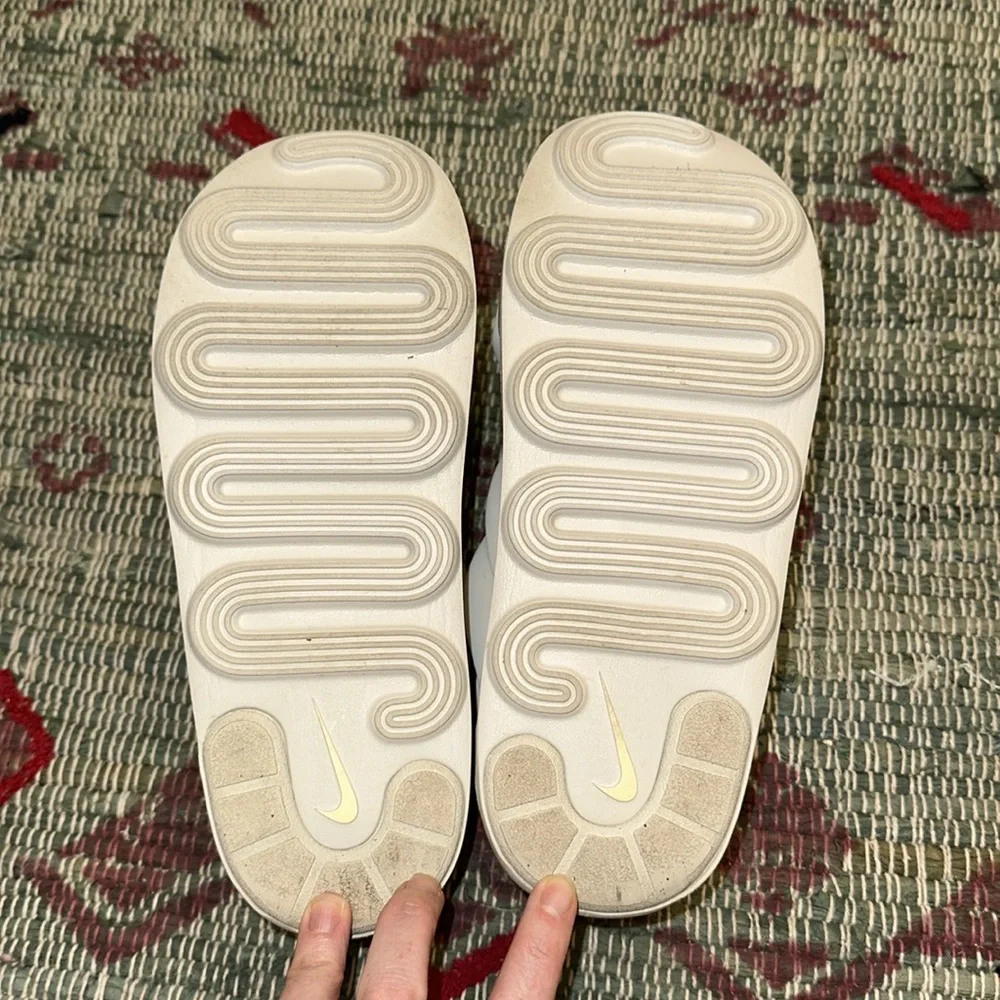 Nike Women's White Platform Sandals - Picture 4 of 4